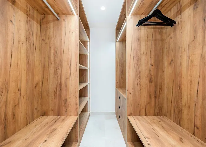 Sunrise Center Apartment *