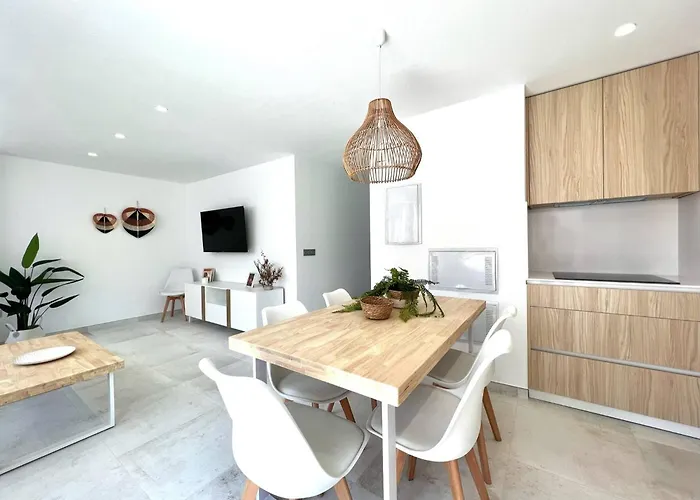 Sunrise Center Apartment *